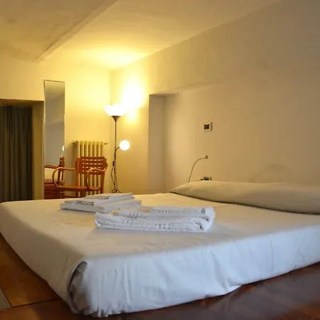 Via Valtellina Loft アパート