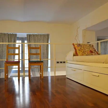 Via Valtellina Loft アパート