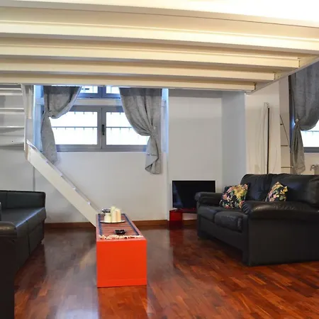 Via Valtellina Loft アパート ミラノ