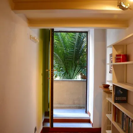 Via Valtellina Loft アパート