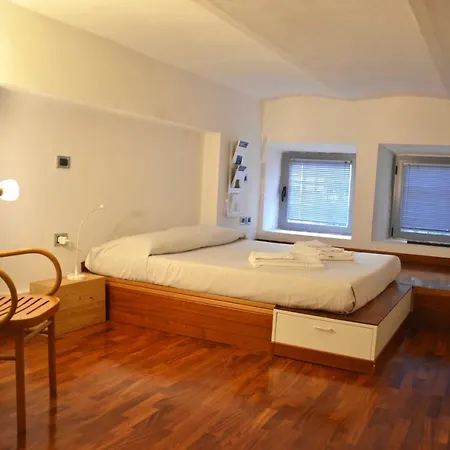 Via Valtellina Loft アパート