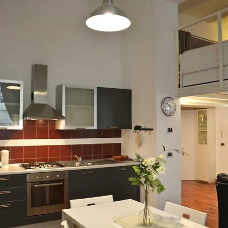 Via Valtellina Loft アパート